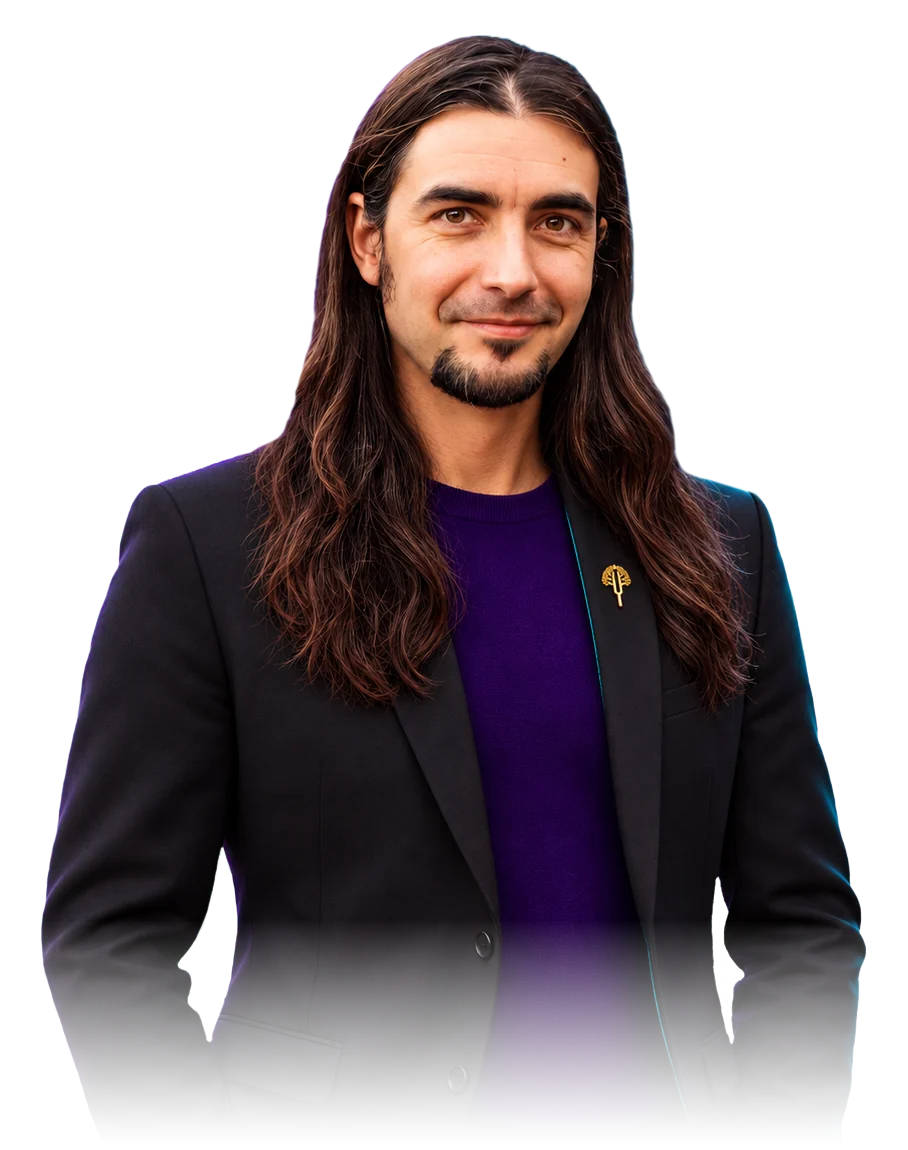 Brendan Tangi, fondateur de Dxsigner, en blazer noir